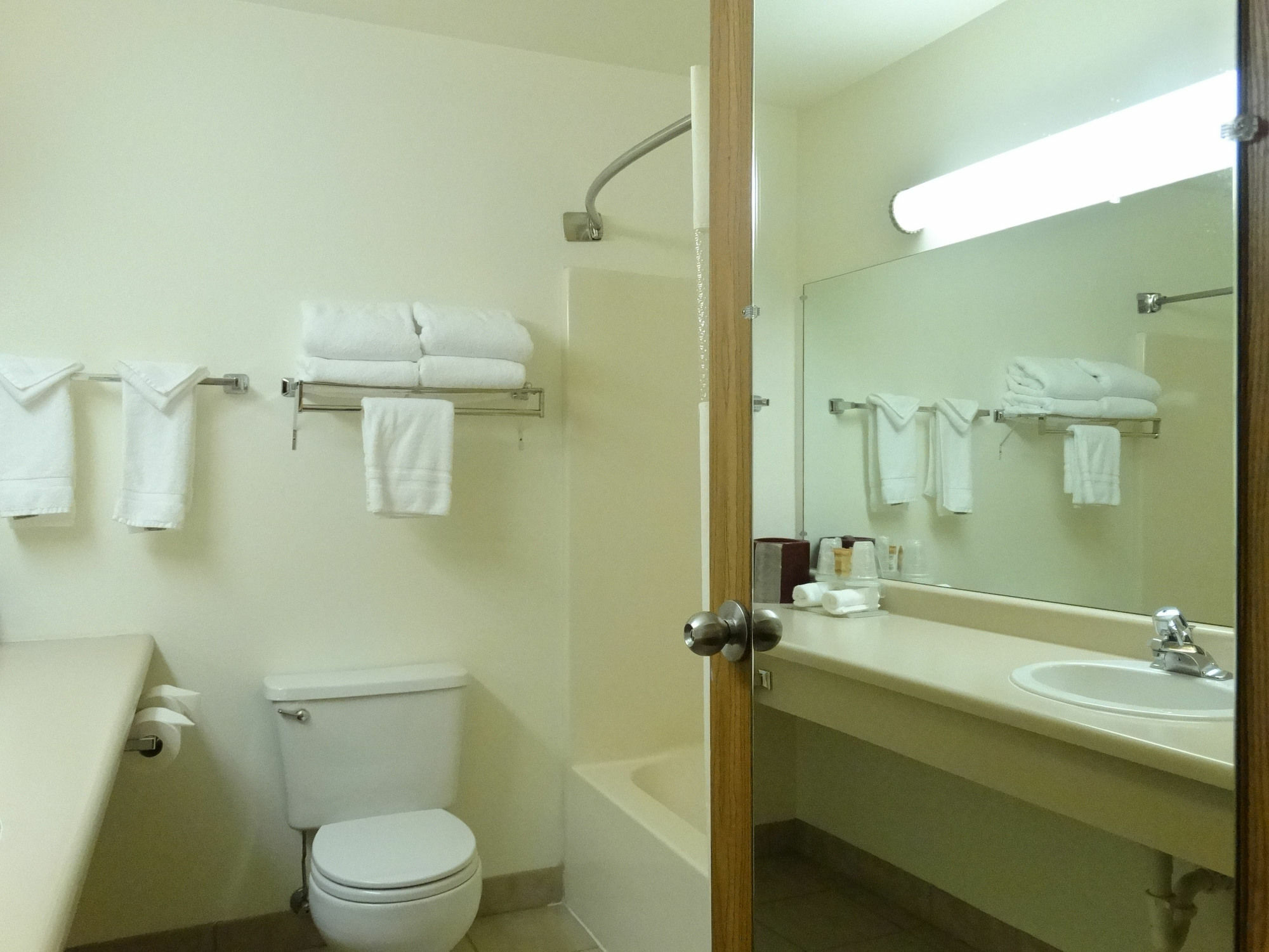 Hotel Baymont By Wyndham Whitefish Esterno foto